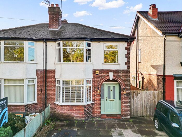 3 Bedroom Semi Detached House For Sale In Thelwall New Road, Grappenhall, WA4