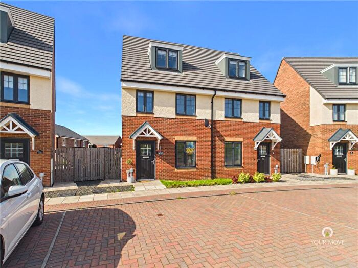 3 Bedroom Semi-Detached House For Sale In Wagtail Gardens, Ryton, Tyne And Wear, NE40