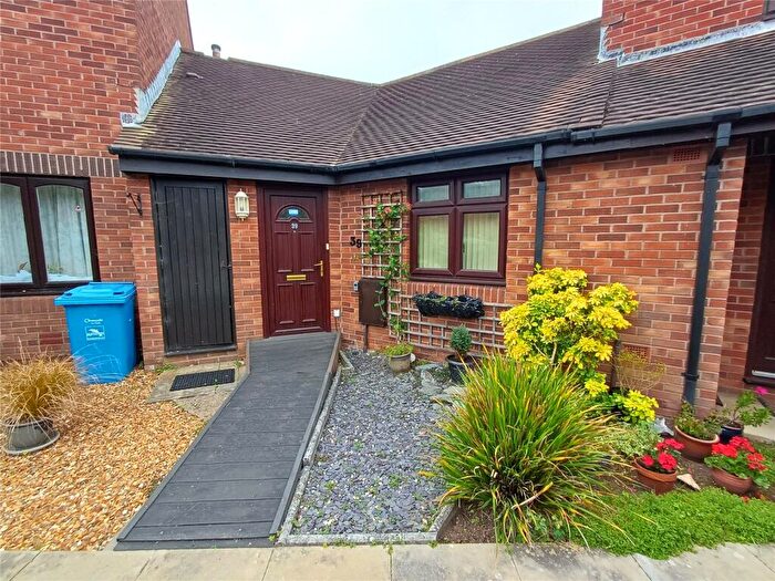 2 Bedroom Bungalow For Sale In Catalina Drive, Baiter Park, Poole, Dorset, BH15