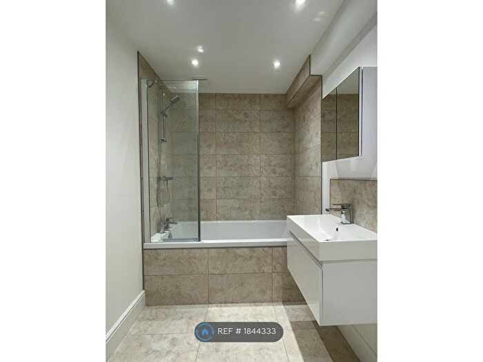 1 Bedroom Flat To Rent In Bramley Crescent, Ilford, IG2