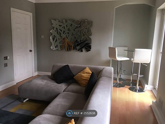 2 Bedroom Flat To Rent In George Street, Wakefield, WF1