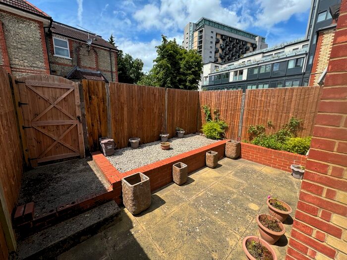 1 Bedroom Flat To Rent In High Road, North Finchley, N12