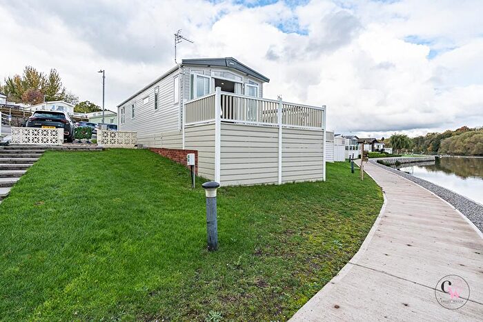 2 Bedroom Mobile/park Home For Sale In Lakeside Caravan Park, Stocks Hill, Winsford, CW7