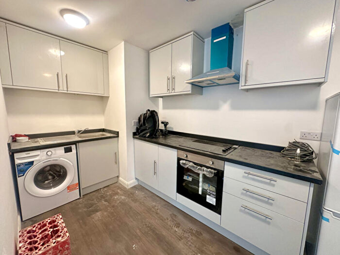 Flat To Rent In High Street, Ruislip, Greater London, HA4