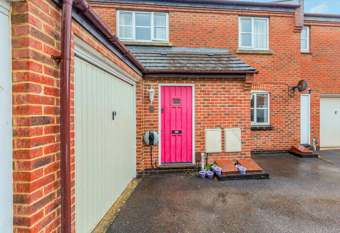 2 Bedroom Maisonette To Rent In Fairford Leys Way, Aylesbury, Buckinghamshire, HP19