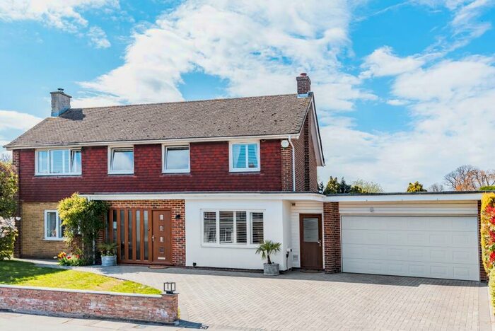 4 Bedroom Detached House To Rent In Orlestone Gardens Orpington, BR6