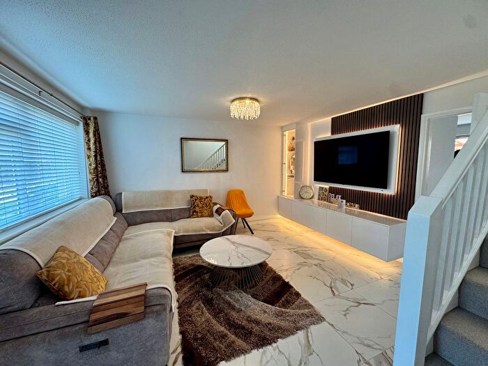 3 Bedroom Property To Rent In Slattenham Close, Aylesbury, HP19