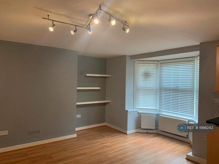 3 Bedroom Flat To Rent In Wellesely, Croydon, CR0