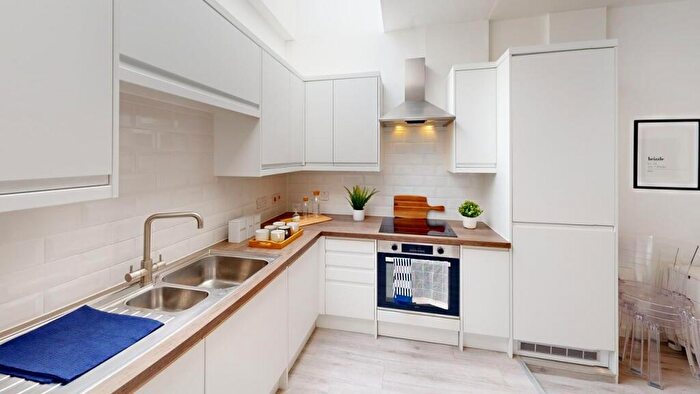 3 Bedroom Flat To Rent In /, Park Street, BS1