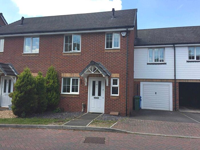 2 Bedroom Terraced House To Rent In Maple Avenue, Farnborough, GU14