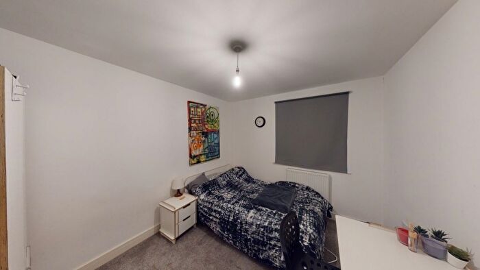 4 Bedroom Semi-Detached House To Rent In Kilbourn Street, Nottingham, NG3