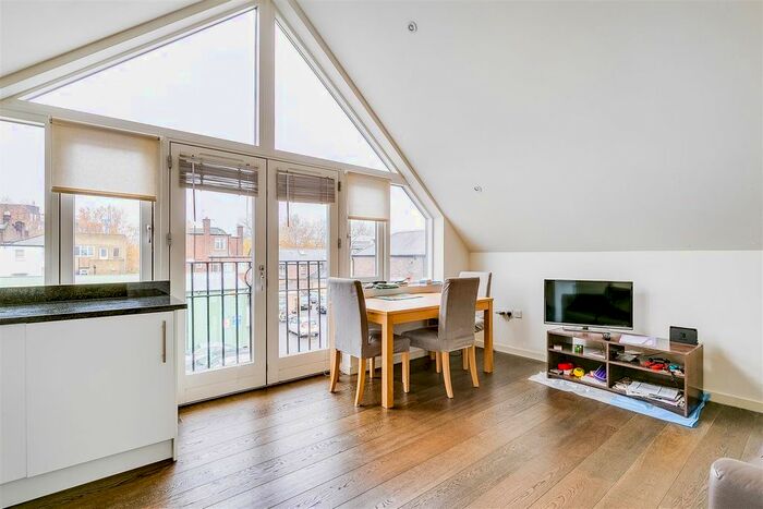 2 Bedroom Flat To Rent In Powell Place, London, W4