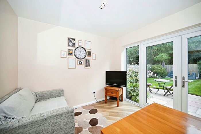 4 Bedroom Detached House For Sale In Montague Road, Woodlands, Rugby, CV22