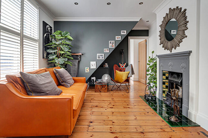 1 Bedroom Maisonette For Sale In Normandy Road, St. Albans, Hertfordshire, AL3