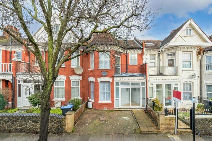 4 Bedroom Property To Rent In Melbourne Avenue, London, N13