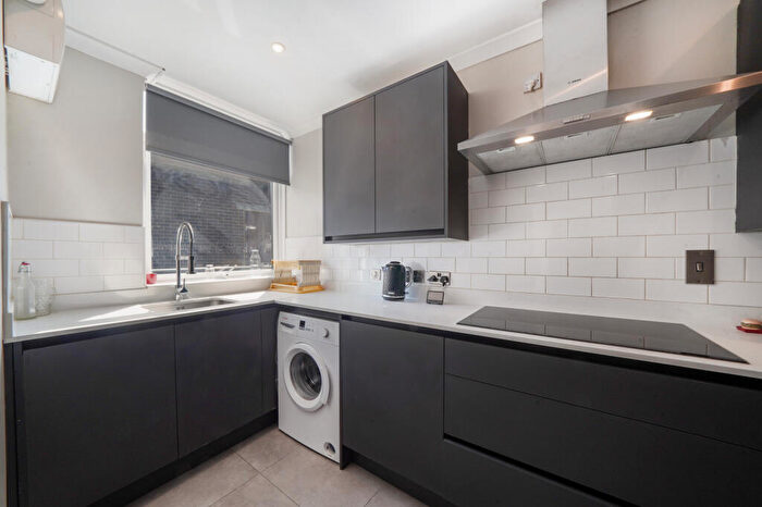 4 Bedroom Apartment To Rent In Bethnal Green Road, London, E2