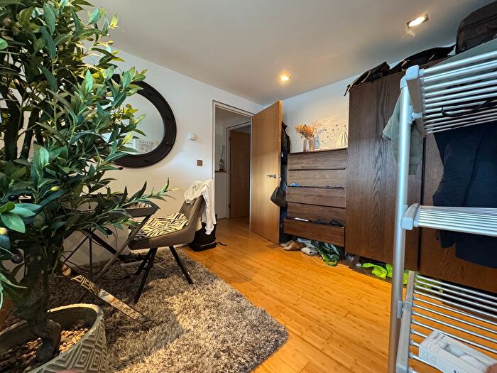 2 Bedroom Flat To Rent In Benyon Wharf, Hackney, E8