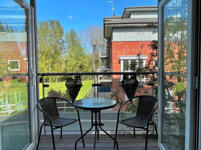 2 Bedroom Apartment To Rent In Kempton Drive, Warwick, CV34