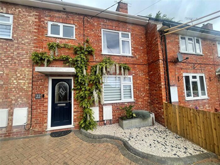 3 Bedroom Terraced House For Sale In Edward Road, Alton, Hampshire, GU34