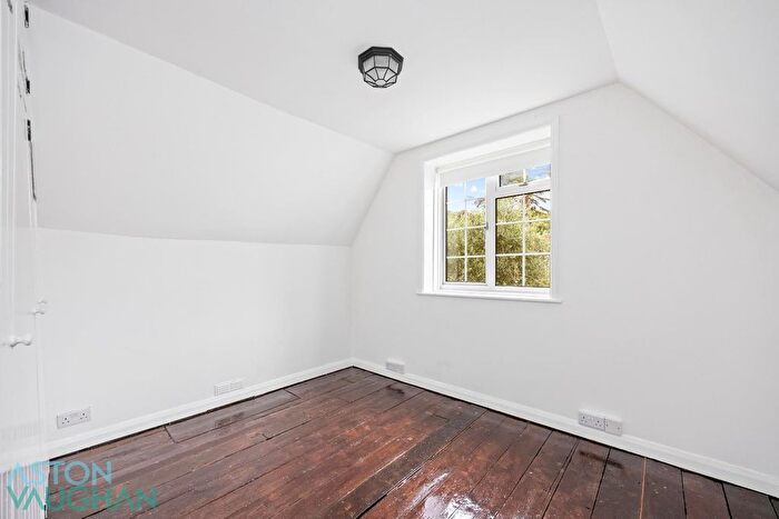 2 Bedroom Detached House To Rent In Cedars Gardens, Brighton, BN1