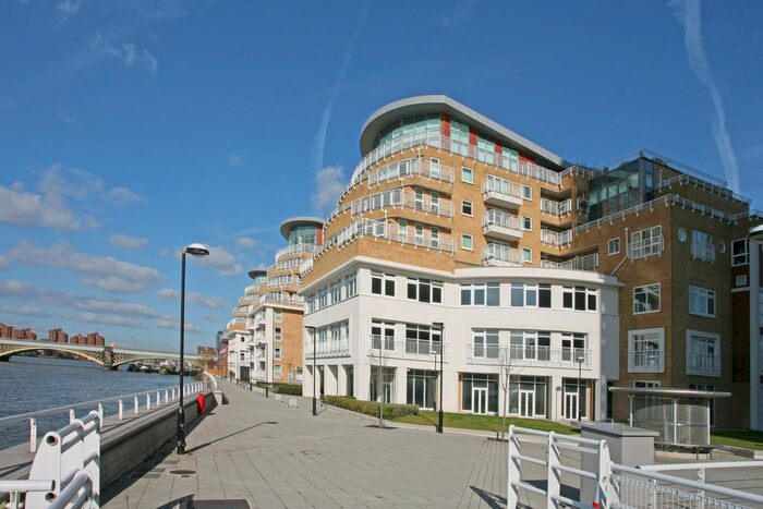 2 Bedroom Flat To Rent In Oyster Wharf, Lombard Road, London, SW11