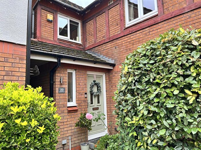 3 Bedroom House For Sale In Southfield Close, Dukinfield, SK16