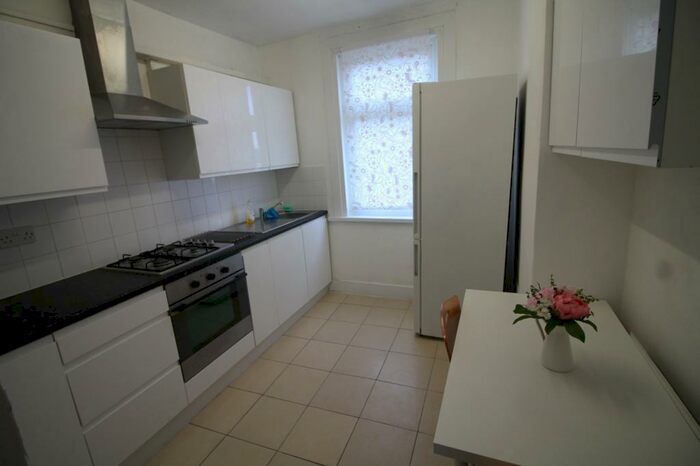 2 Bedroom Flat To Rent In East Ham, London, E6