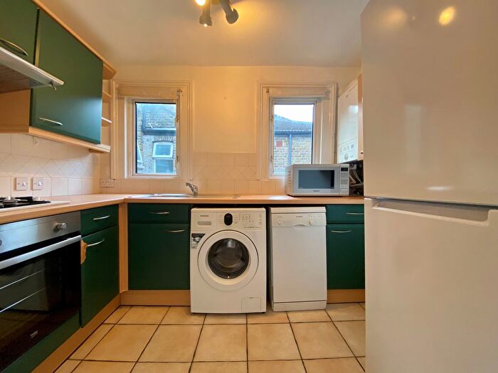 2 Bedroom Flat To Rent In Hermitage Road, London, N4