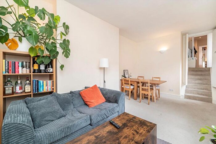 2 Bedroom Flat For Sale In Malvern Road, Kilburn Park, NW6