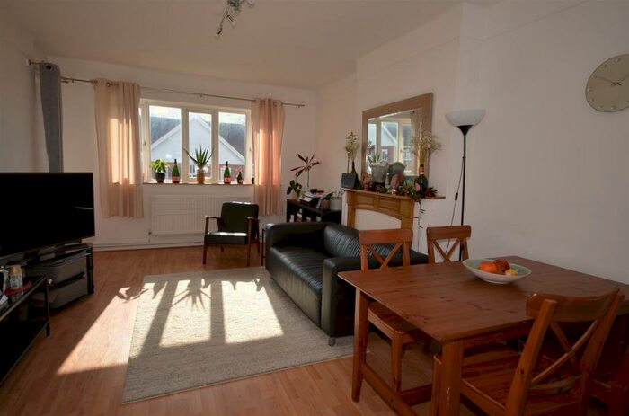 3 Bedroom Flat To Rent In Elmshurst Crescent, N2
