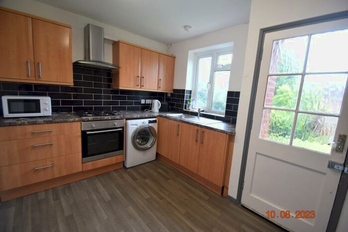 7 Bedroom Semi-Detached House To Rent In Brereton Close Student, West Earlham, Norwich, NR5