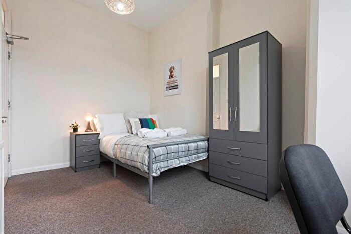 4 Bedroom Flat To Rent In Noel Street, Hyson Green, Nottingham, NG7