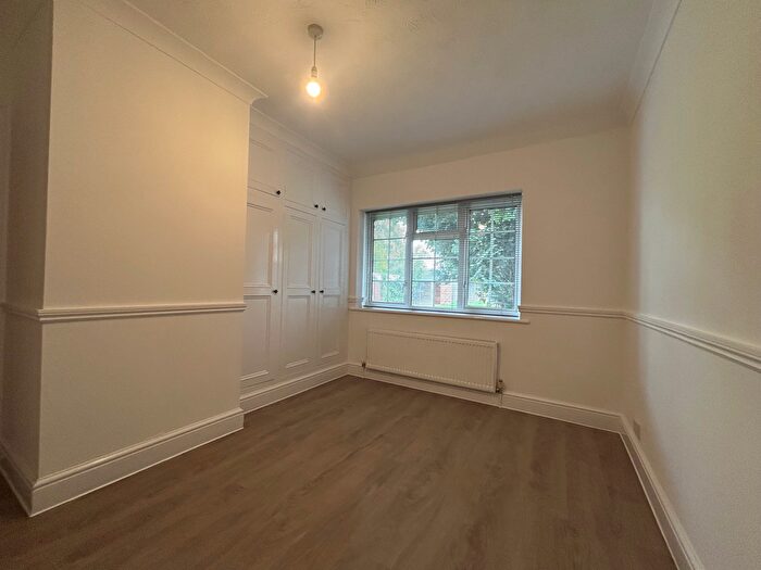 5 Bedroom Property To Rent In Westfield Avenue, Woking Surrey, GU22
