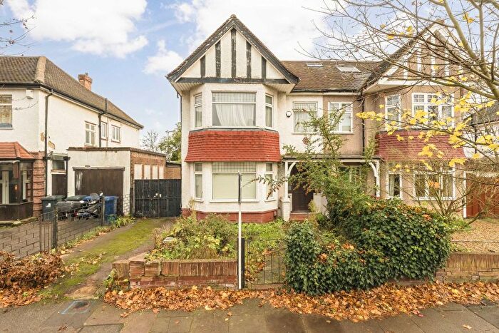 5 Bedroom Property For Sale In Tring Avenue, Ealing, W5