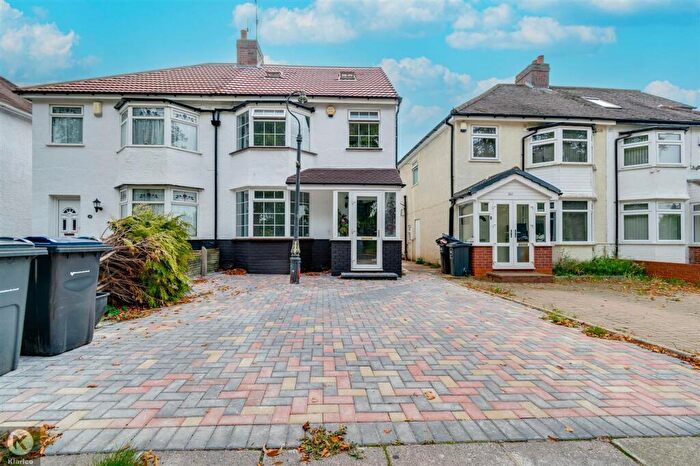 5 Bedroom Semi-Detached House For Sale In Robin Hood Lane, Birmingham, B28