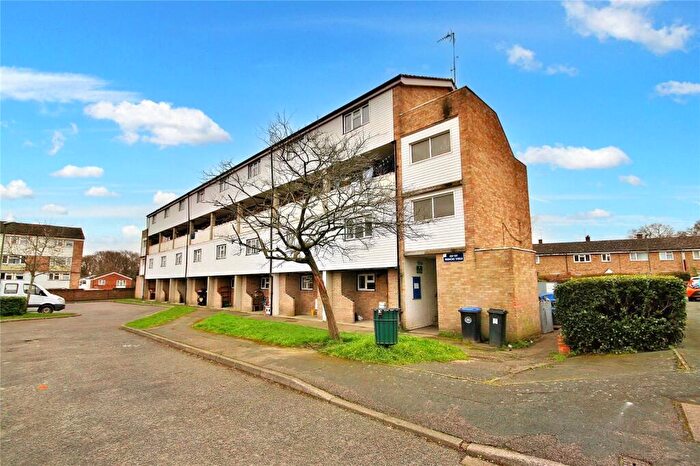 2 Bedroom Maisonette For Sale In Frenchs Wells, Goldsworth Park, Woking, Surrey, GU21