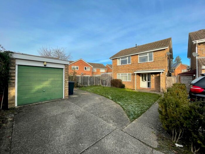 4 Bedroom Detached House To Rent In Humber Close, Thatcham, RG18