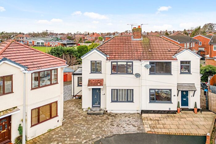 3 Bedroom Semi Detached House For Sale In Farnworth Close, Widnes, WA8