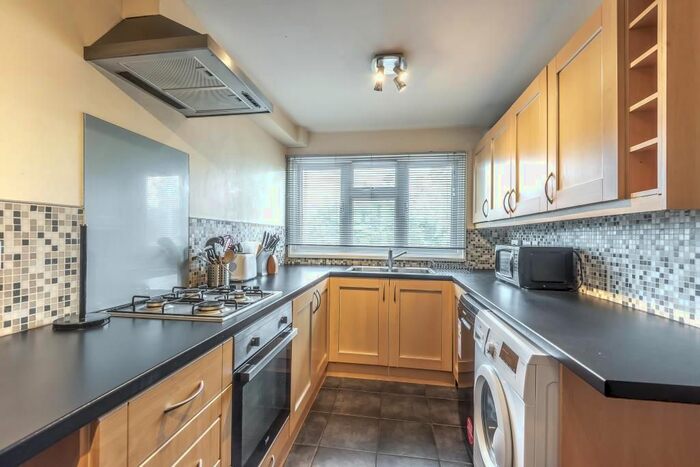 2 Bedroom Maisonette To Rent In Maidenhead, Berkshire, SL6