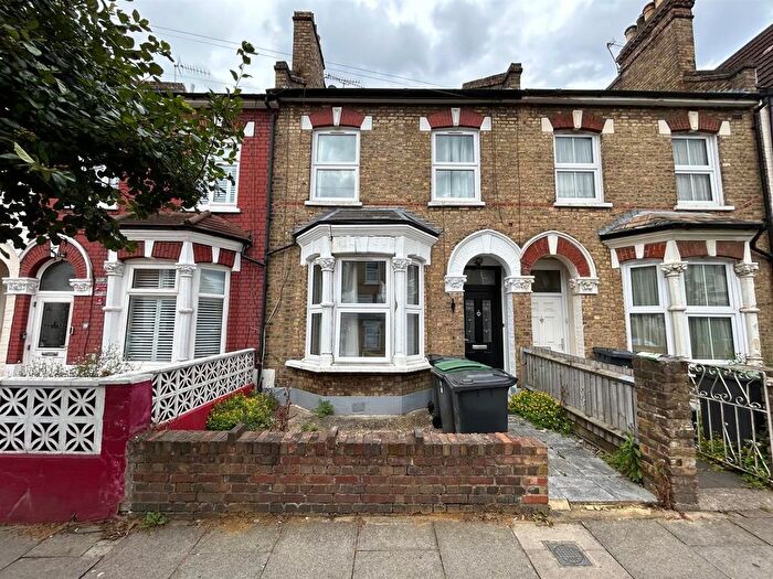 5 Bedroom Terraced House To Rent In Queens Road, London, N11