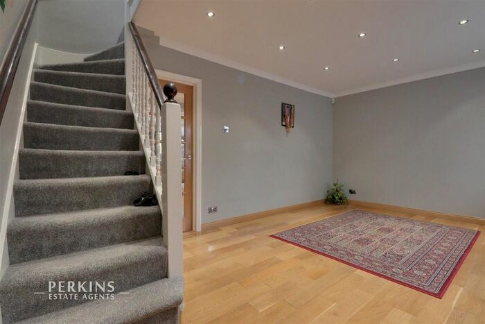 3 Bedroom Semi-Detached House To Rent In Honeypot Lane, Stanmore, HA7