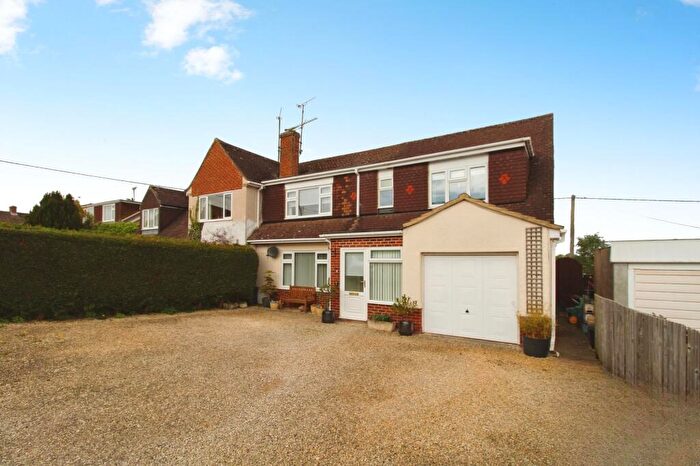 4 Bedroom Semi Detached House For Sale In Vasterne Close, Purton, SN5