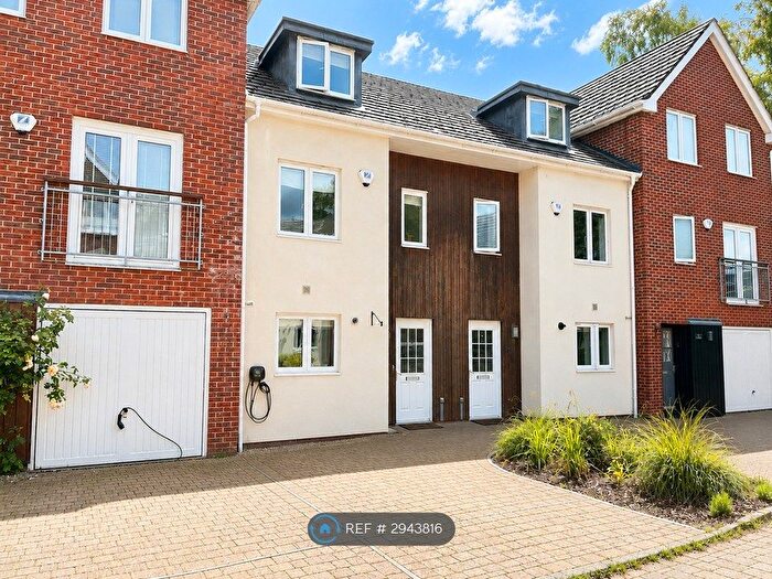 3 Bedroom Terraced House To Rent In Brook Avenue, Ascot, SL5