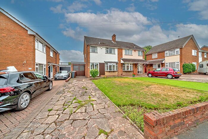 3 Bedroom Semi-Detached House For Sale In Lothians Road, Walsall, WS3