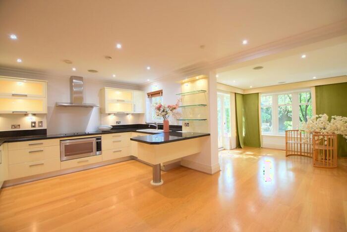 5 Bedroom Semi-Detached House To Rent In Mountview Close, Hampstead Garden Suburb, London, NW11