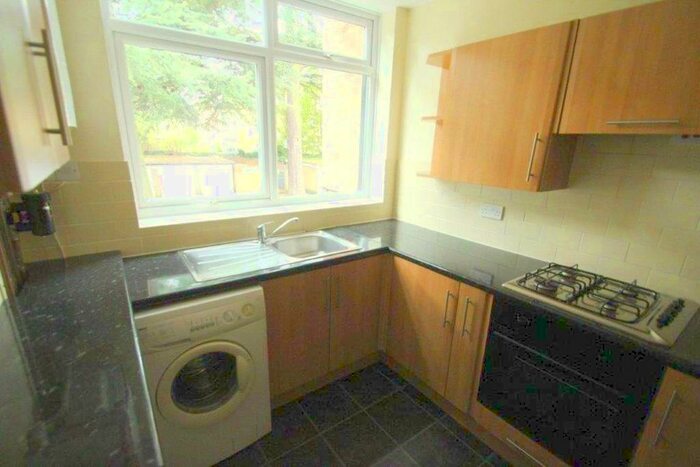 2 Bedroom Flat To Rent In Lyndwood Court, Stoneygate, Leicester, LE2