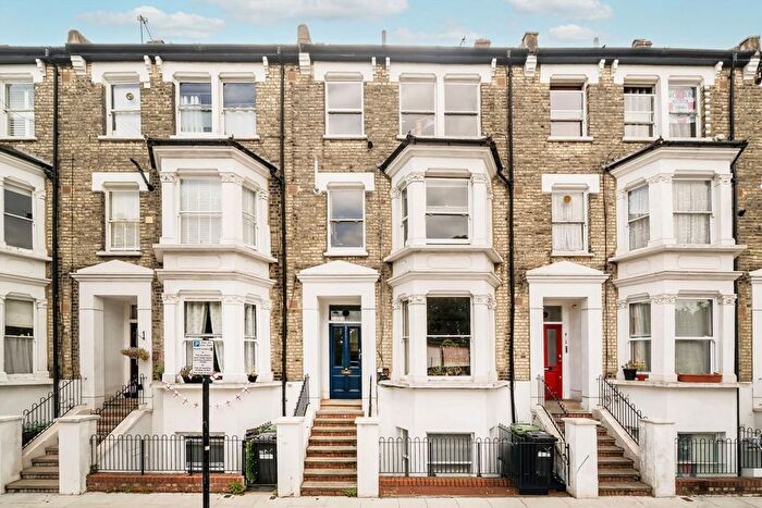 1 Bedroom Flat To Rent In Goodwin Road, Shepherds Bush, W12