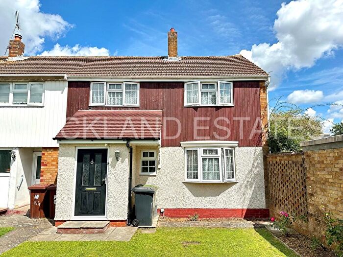 3 Bedroom End Of Terrace House For Sale In Ashwood Road, Potters Bar, EN6