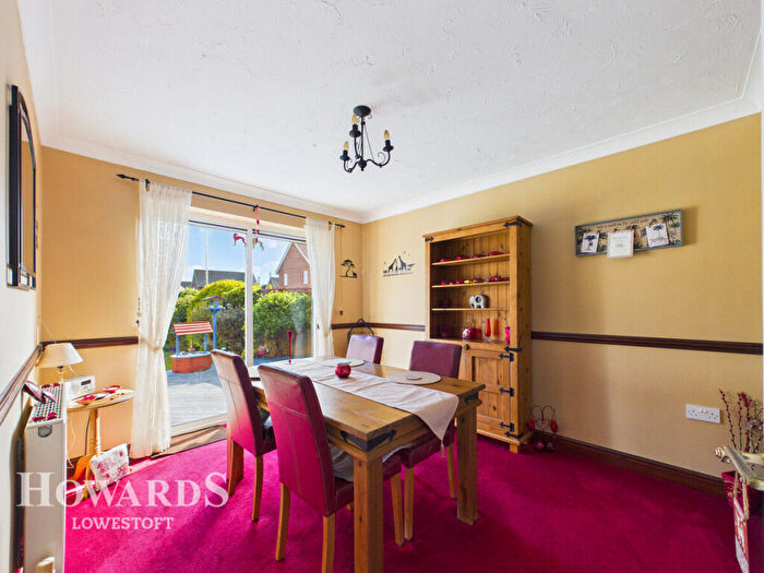 4 Bedroom Detached House For Sale In The Leas, Lowestoft, NR32