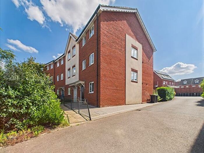 3 Bedroom End Of Terrace House For Sale In Guillemot Close, Stowmarket, IP14